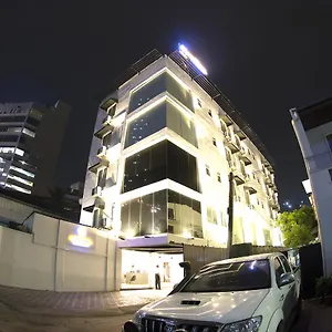 https://city-hotel-colombo-02.negombohotels.net